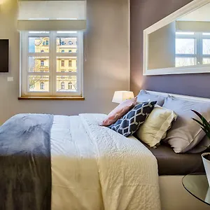 Parkside Studio Apartments With Free Parking Apartment